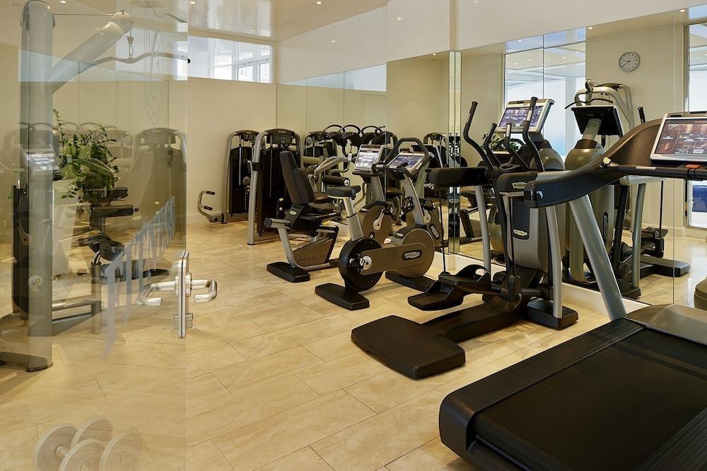โรงแรมโคลอมบี ไฟรบวร์กอิมไบรส์เกา ภายนอก รูปภาพ A gym in a hotel