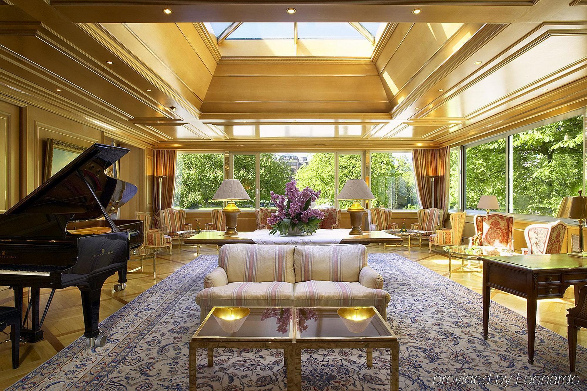 โรงแรมโคลอมบี ไฟรบวร์กอิมไบรส์เกา ภายใน รูปภาพ The interior of the Presidential Suite
