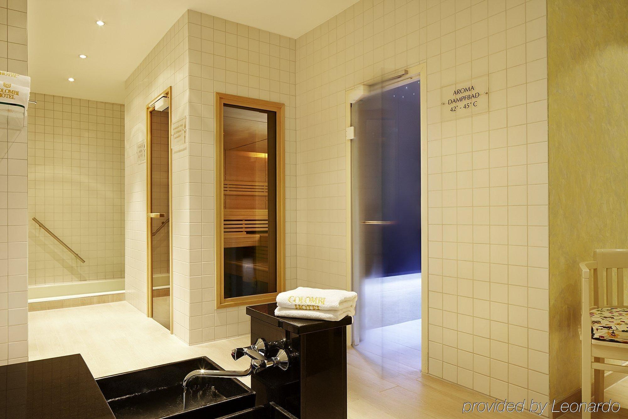 โรงแรมโคลอมบี ไฟรบวร์กอิมไบรส์เกา ภายนอก รูปภาพ A modern Finnish sauna