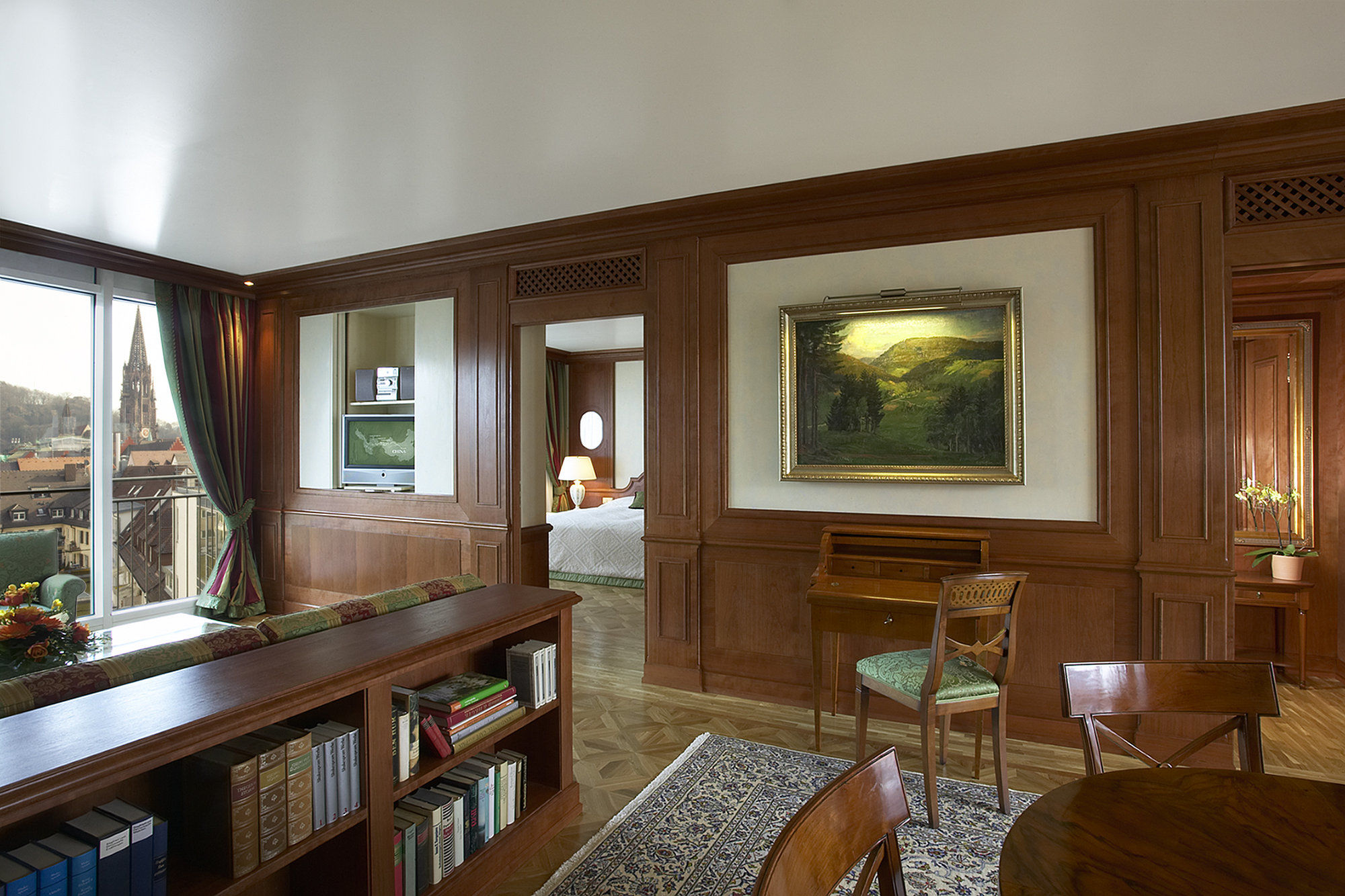 โรงแรมโคลอมบี ไฟรบวร์กอิมไบรส์เกา ห้อง รูปภาพ A suite at the Hotel de Crillon