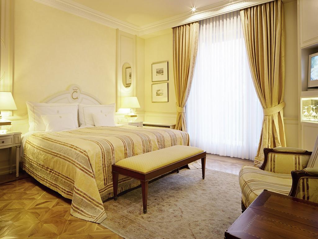 โรงแรมโคลอมบี ไฟรบวร์กอิมไบรส์เกา ภายนอก รูปภาพ A room at the hotel