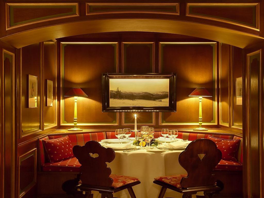 โรงแรมโคลอมบี ไฟรบวร์กอิมไบรส์เกา ภายนอก รูปภาพ The restaurant's interior
