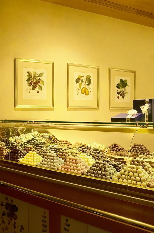 โรงแรมโคลอมบี ไฟรบวร์กอิมไบรส์เกา ภายนอก รูปภาพ Chocolate truffles
