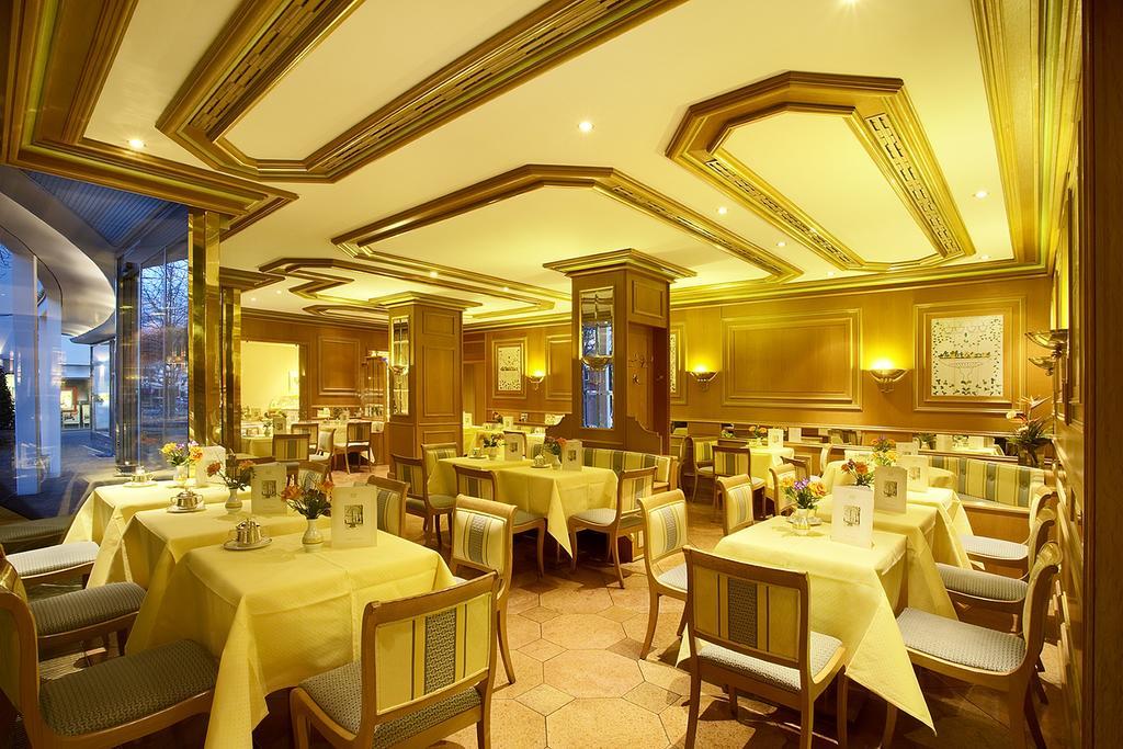 โรงแรมโคลอมบี ไฟรบวร์กอิมไบรส์เกา ภายนอก รูปภาพ Restaurant in the hotel