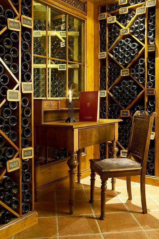 โรงแรมโคลอมบี ไฟรบวร์กอิมไบรส์เกา ภายนอก รูปภาพ Wine cellar