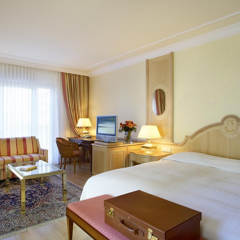 โรงแรมโคลอมบี ไฟรบวร์กอิมไบรส์เกา ภายนอก รูปภาพ A room at the hotel