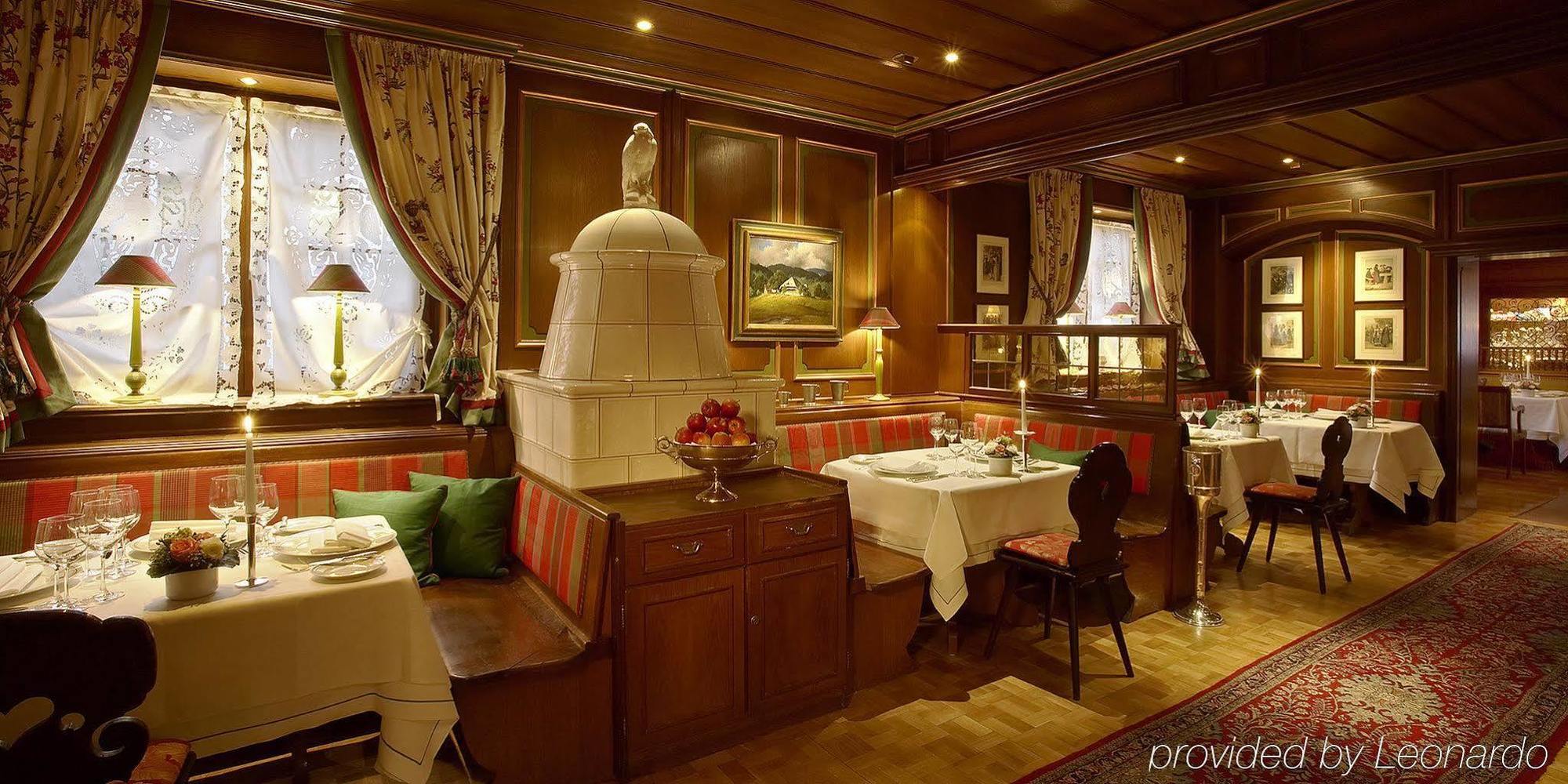 โรงแรมโคลอมบี ไฟรบวร์กอิมไบรส์เกา ภายนอก รูปภาพ The interior of the restaurant