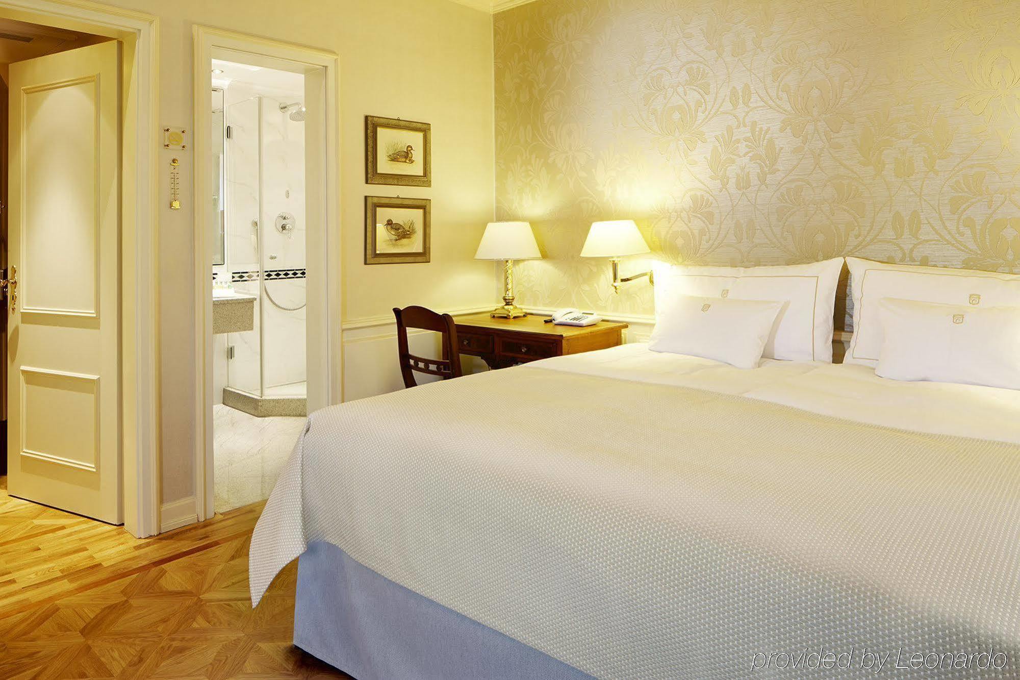 โรงแรมโคลอมบี ไฟรบวร์กอิมไบรส์เกา ภายนอก รูปภาพ A room at the hotel