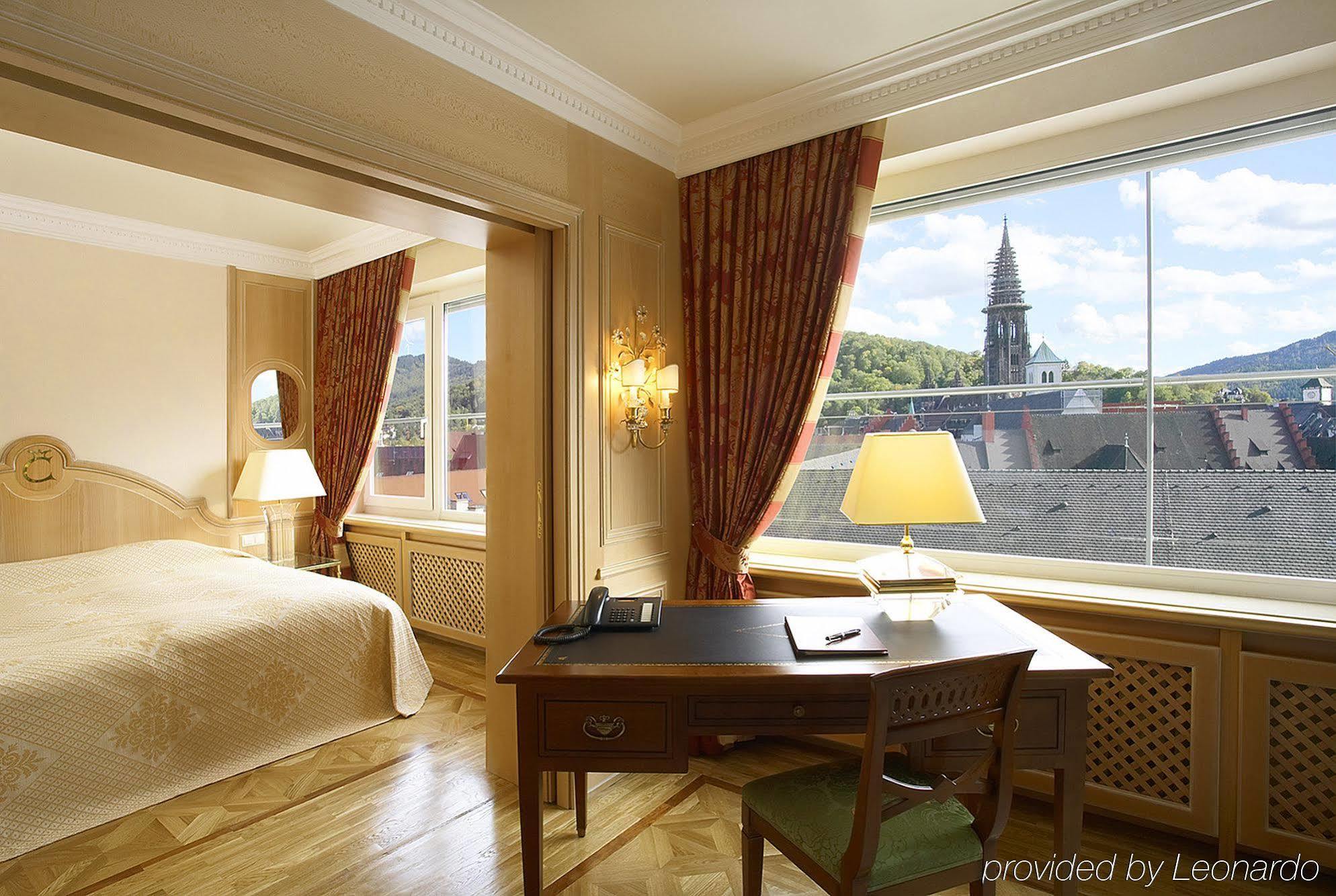 โรงแรมโคลอมบี ไฟรบวร์กอิมไบรส์เกา ภายนอก รูปภาพ Suite at the InterContinental Budapest