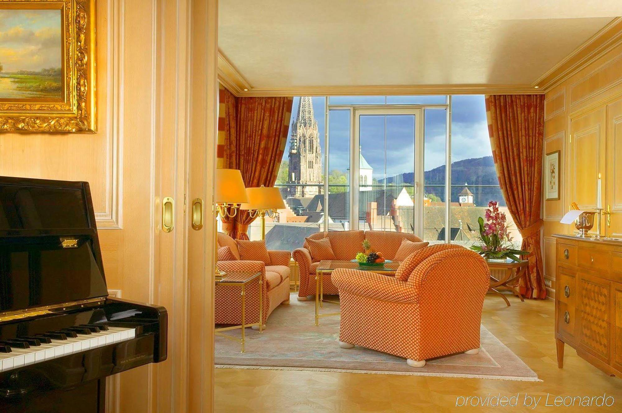 โรงแรมโคลอมบี ไฟรบวร์กอิมไบรส์เกา ภายนอก รูปภาพ A suite at the InterContinental Vienna